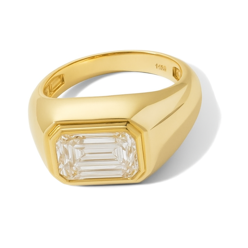 Femme Forte emerald-cut diamond signet ring in 14k yellow gold – side view.
