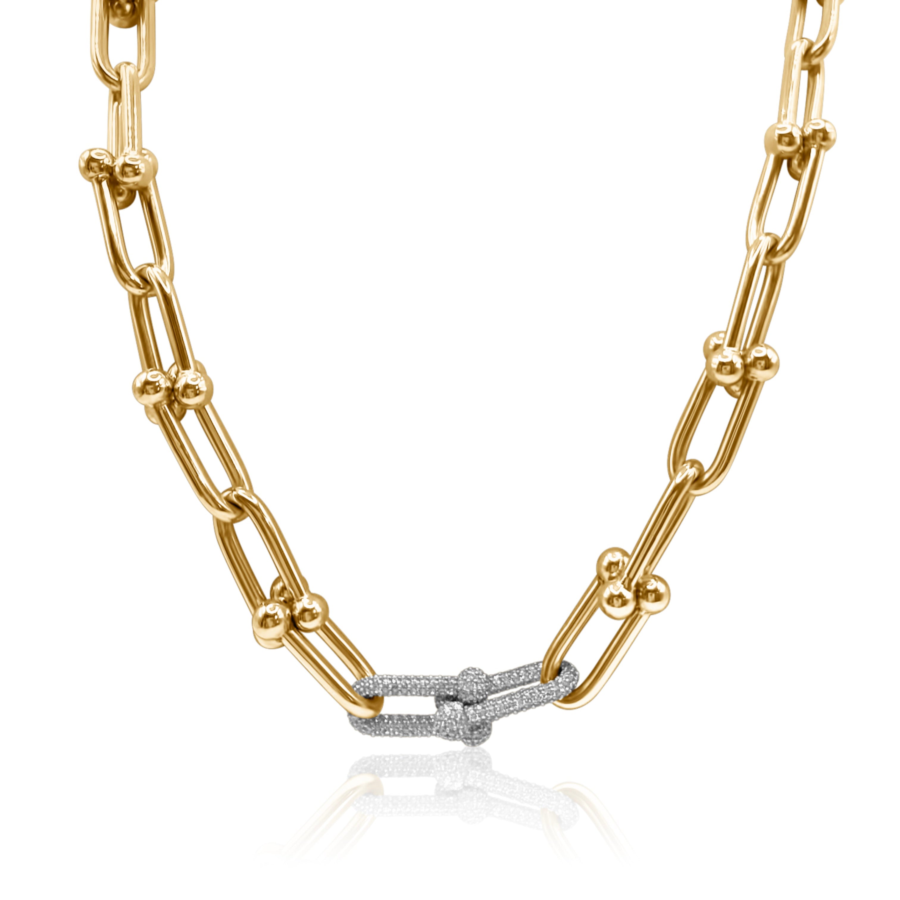 Link Me Chain necklace in 18k gold with 3.3 carats pavé diamonds, product close-up highlighting sculptural links and diamond details.