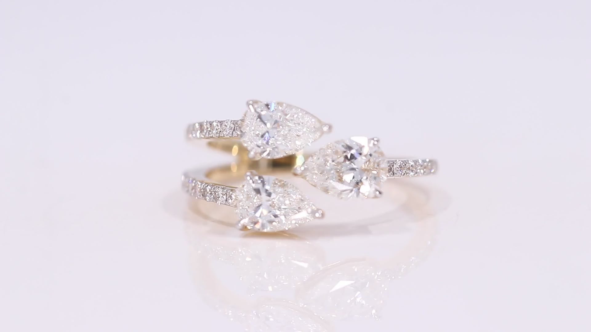 360-degree view of Ménage à Trois Ring featuring three pear-cut diamonds and pavé band