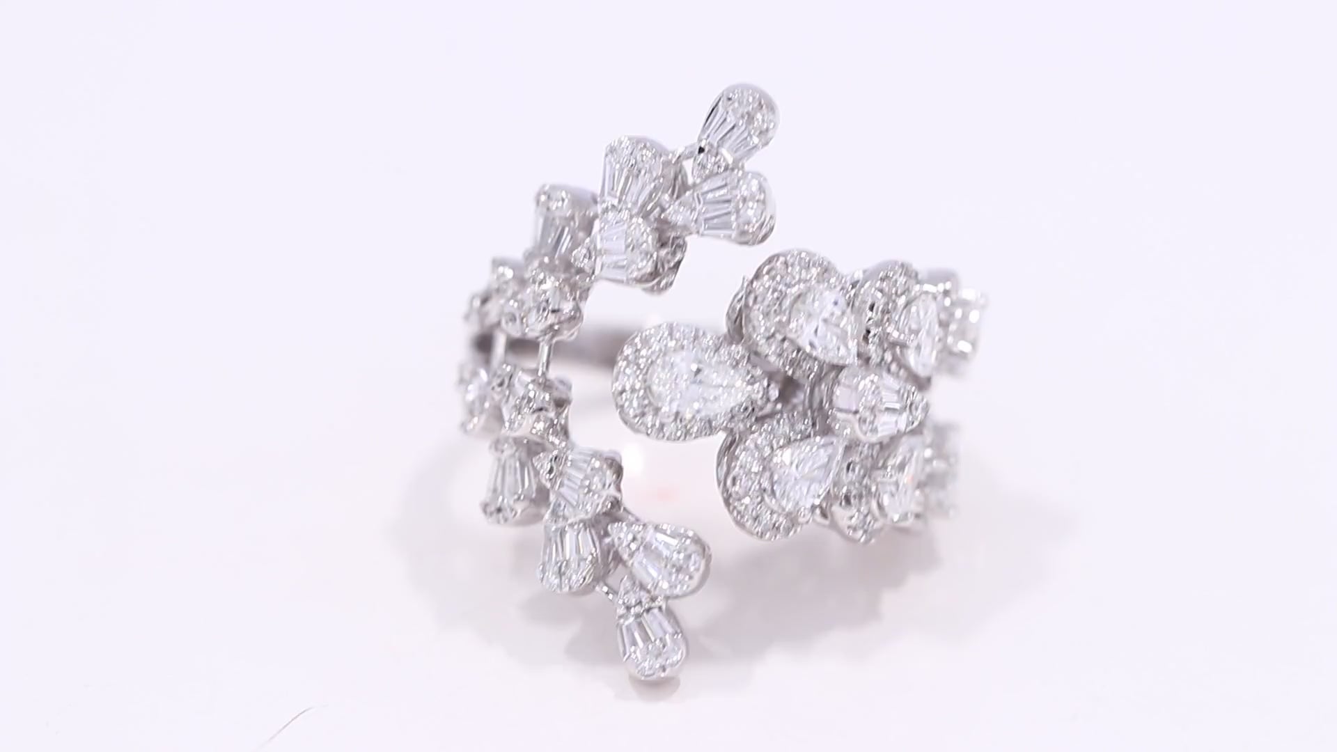 360-degree view of Cluster Luck Diamond Ring in white gold