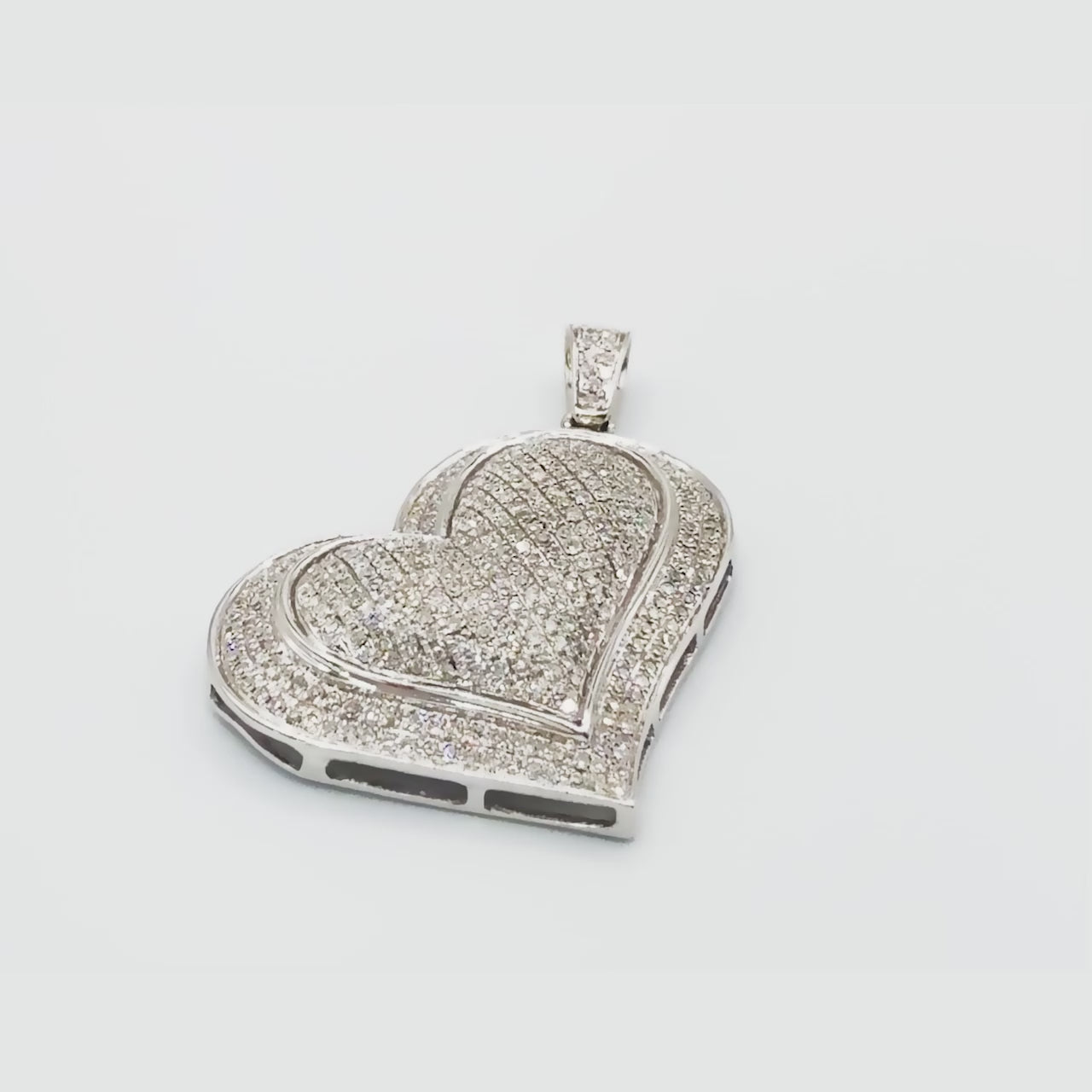 360 degrees video Big Love Heart pavé diamond pendant in 14k white gold without chain