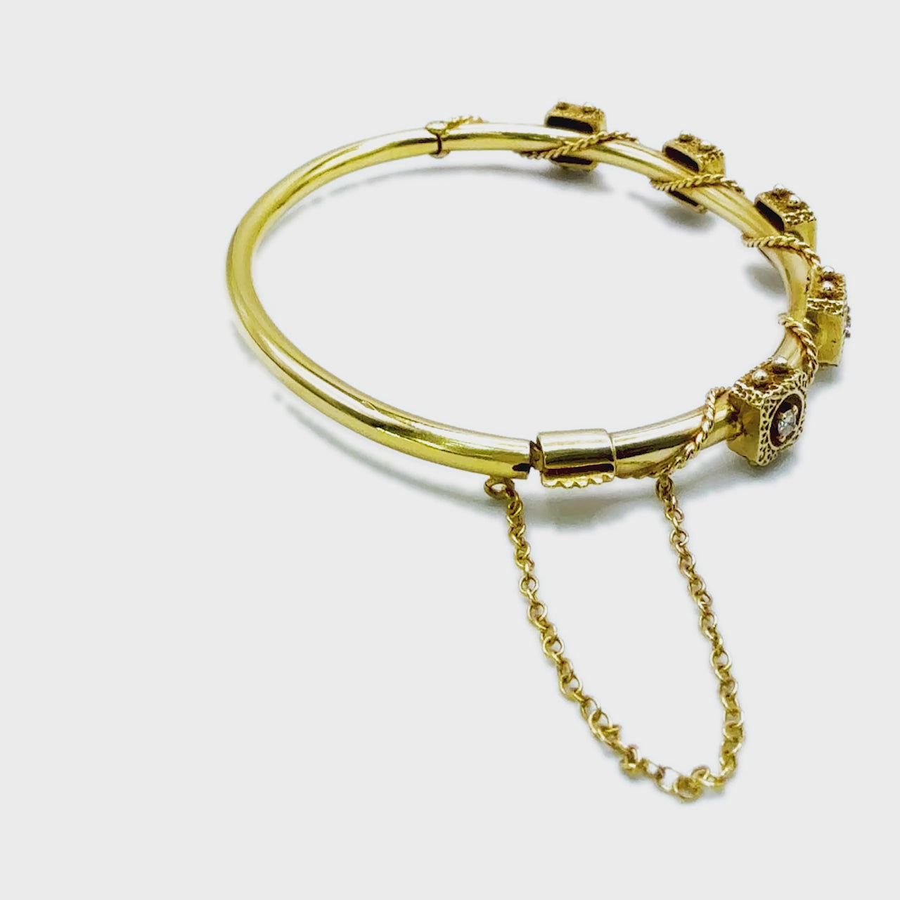 360-degree video view of the Tied Up Antique Italian Gold Bangle showcasing vintage details and craftsmanship