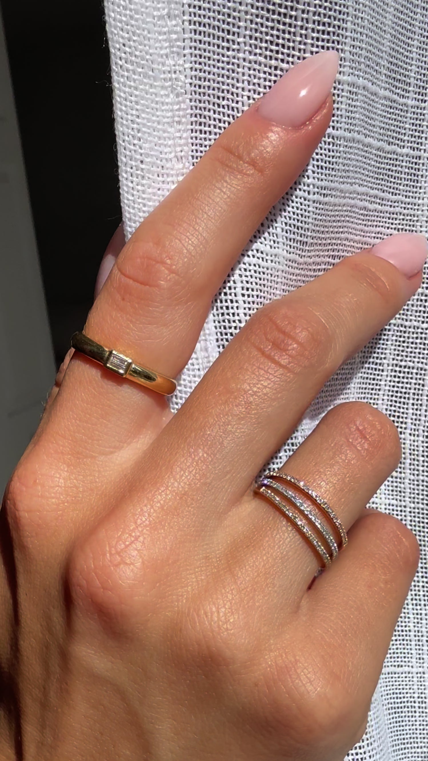 360-degree video of Jazz Band 3/4 pavé diamond ring showing sparkle and full gold band details