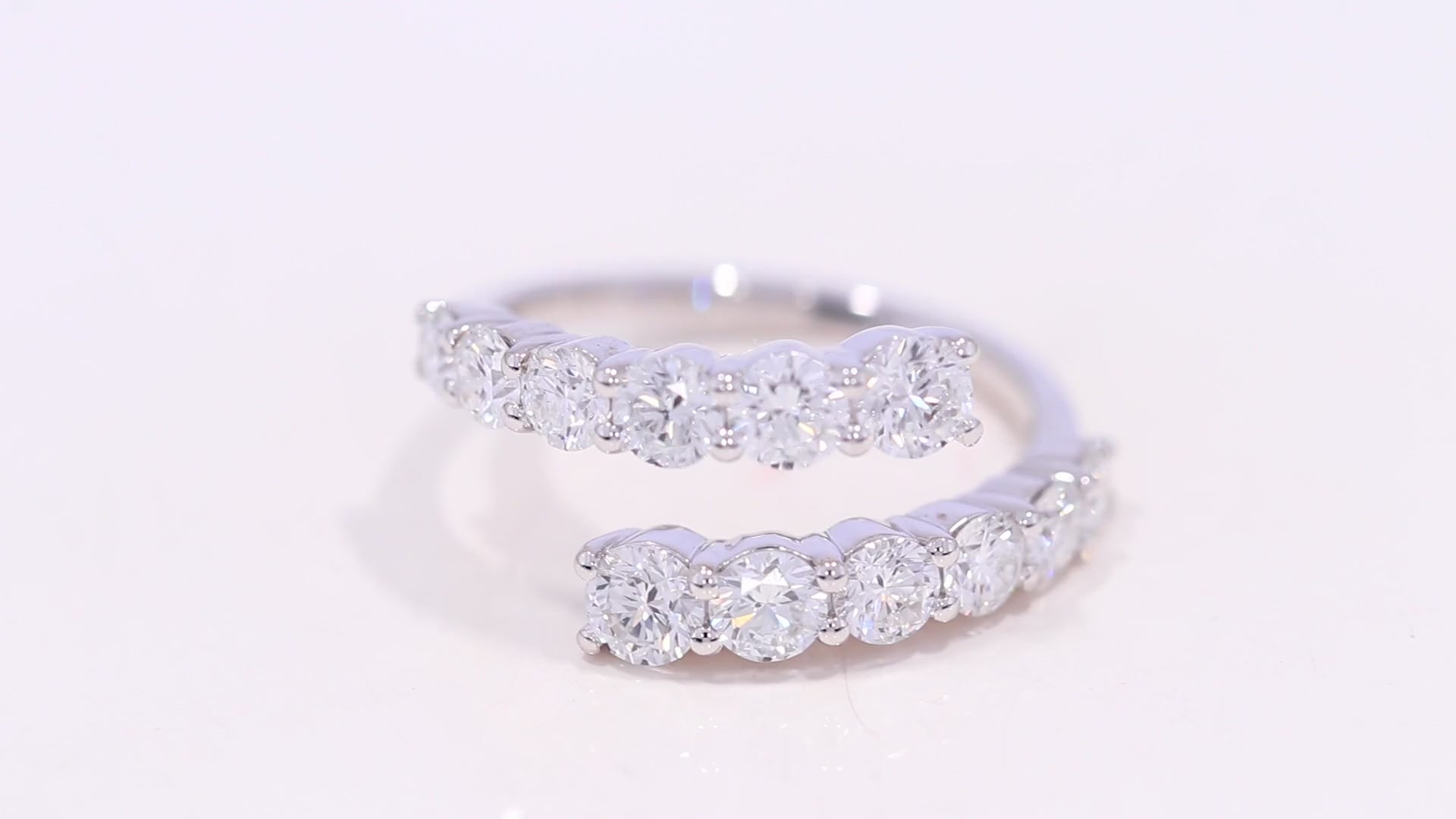 360-degree video of the Wrap Party Ring in gold with 2 carats of sustainable diamonds