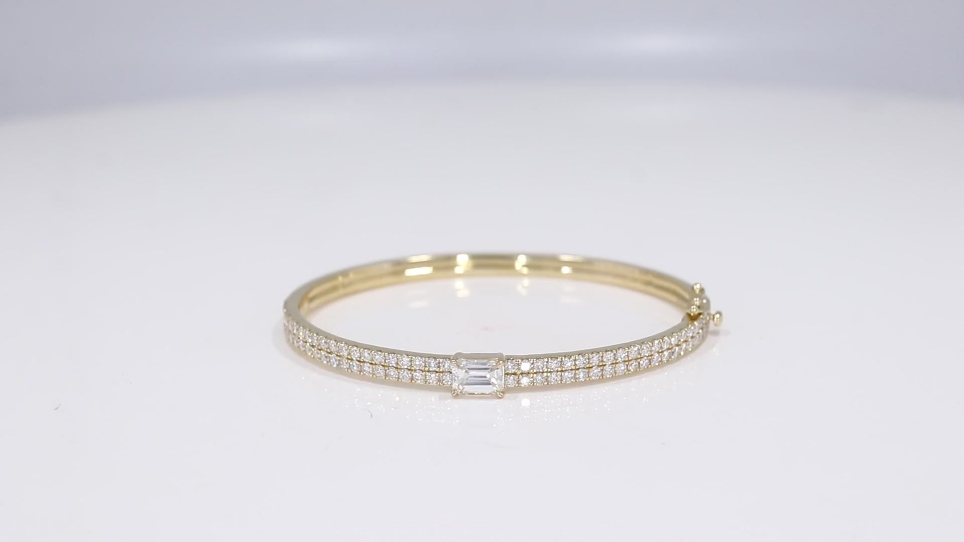 360-degree rotating view of The Clarity Bangle showcasing its full design in gold with diamonds
